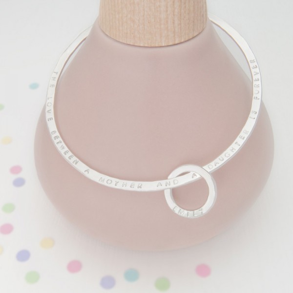 The love between a mother and a daughter is forever message bangle - mom and daughter gifts, gift for daughter, gift for mum, mom gifts