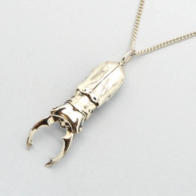 Arma Beetle Pendant - The Handmade ™